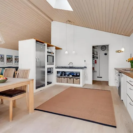 Idalia - 600m From The Sea By Interhome *