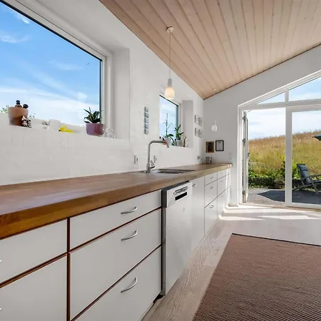 Idalia - 600m From The Sea By Interhome