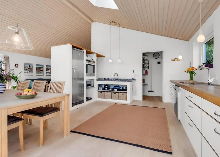 Idalia - 600m From The Sea By Interhome *