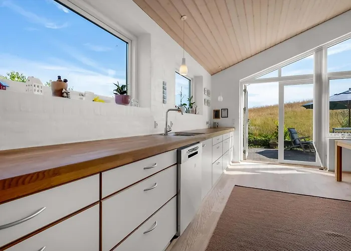 Idalia - 600m From The Sea By Interhome